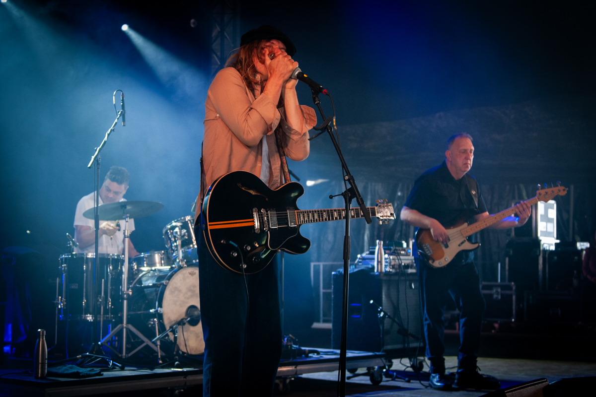 Jesse Redwing @ Roots & Roses, picture 5, photographed by Jurgen Van De Maele - FrontView Magazine