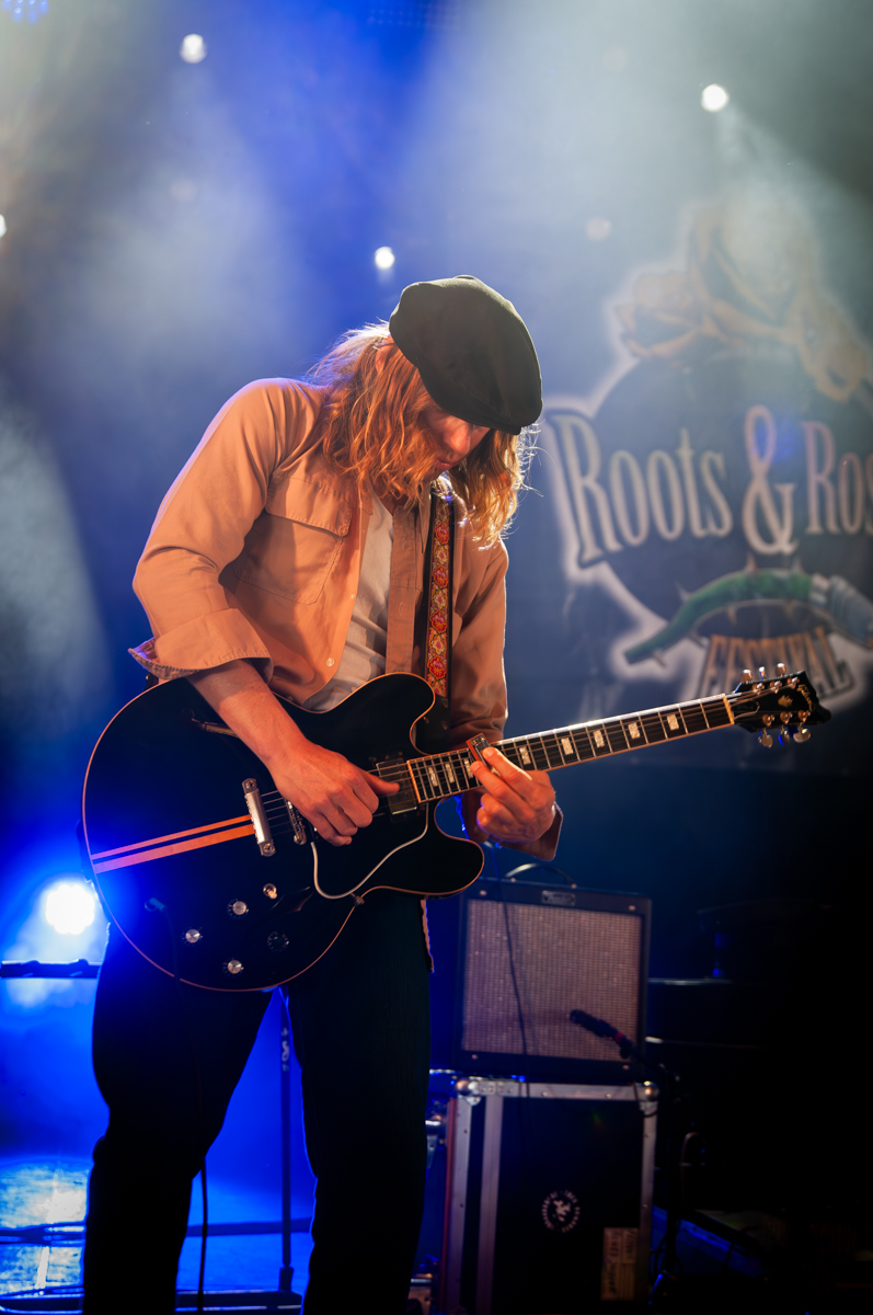 Jesse Redwing @ Roots & Roses, picture 6, photographed by Jurgen Van De Maele - FrontView Magazine