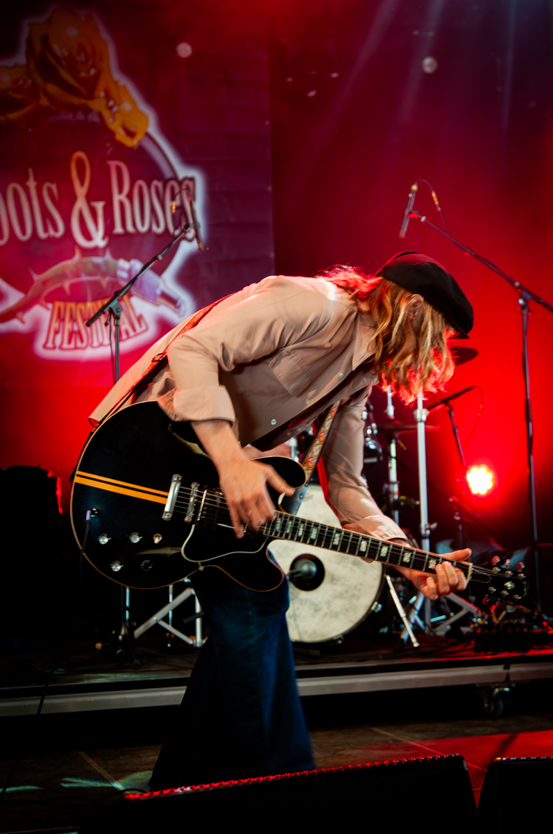 Jesse Redwing @ Roots & Roses, picture 7, photographed by Jurgen Van De Maele - FrontView Magazine