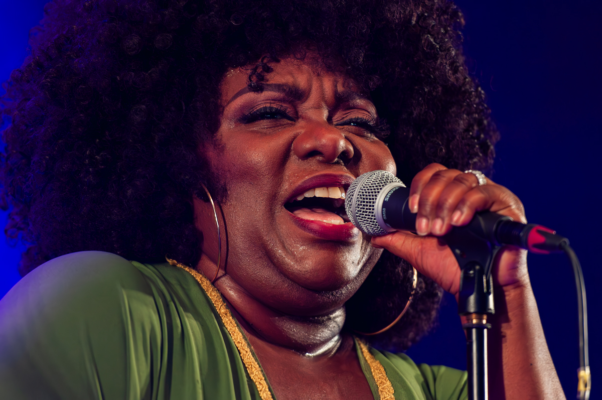 Michelle David & the True Tones @ Roots & Roses, picture 7, photographed by Jurgen Van De Maele - FrontView Magazine