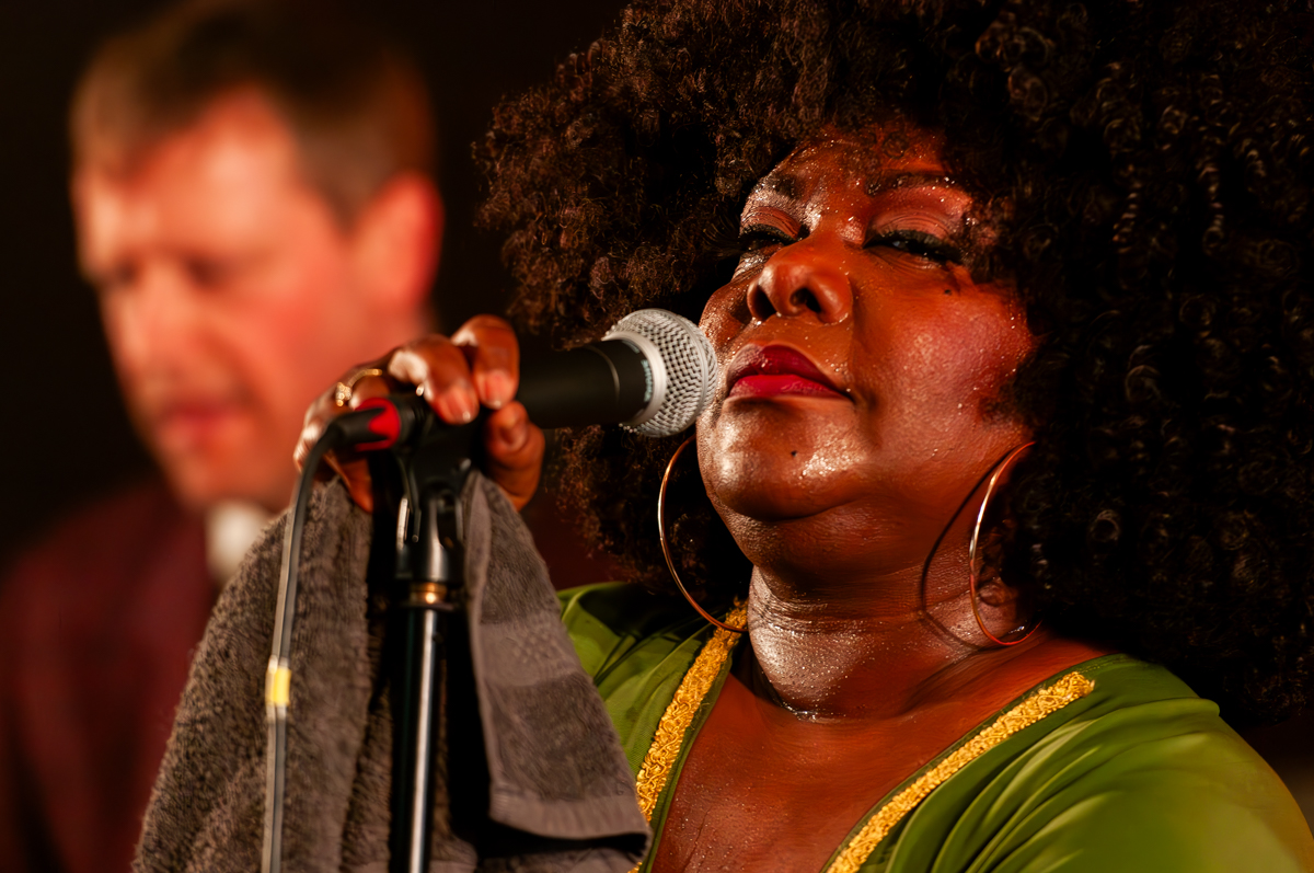 Michelle David & the True Tones @ Roots & Roses, picture 9, photographed by Jurgen Van De Maele - FrontView Magazine
