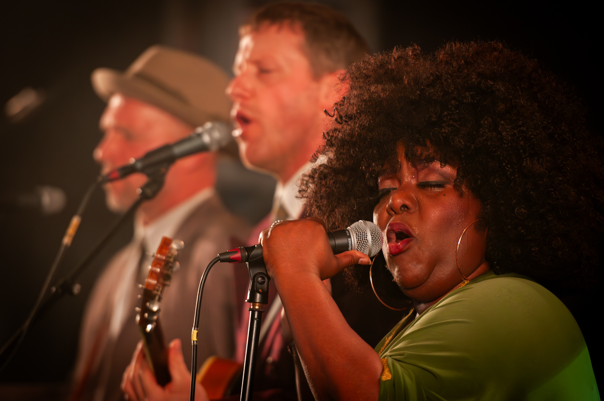 Michelle David & the True Tones @ Roots & Roses, picture 11, photographed by Jurgen Van De Maele - FrontView Magazine