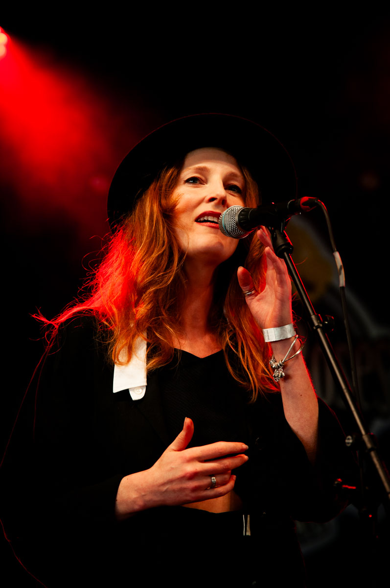 The Golden Glows @ Roots & Roses, picture 2, photographed by Jurgen Van De Maele - FrontView Magazine