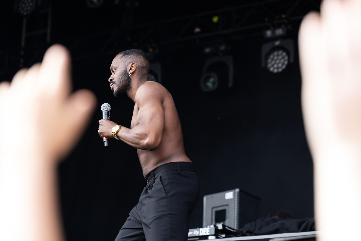 Y. B. Hustle + Reinier @ 505 Concerten, picture 3, photographed by Marc Verdonck - FrontView Magazine