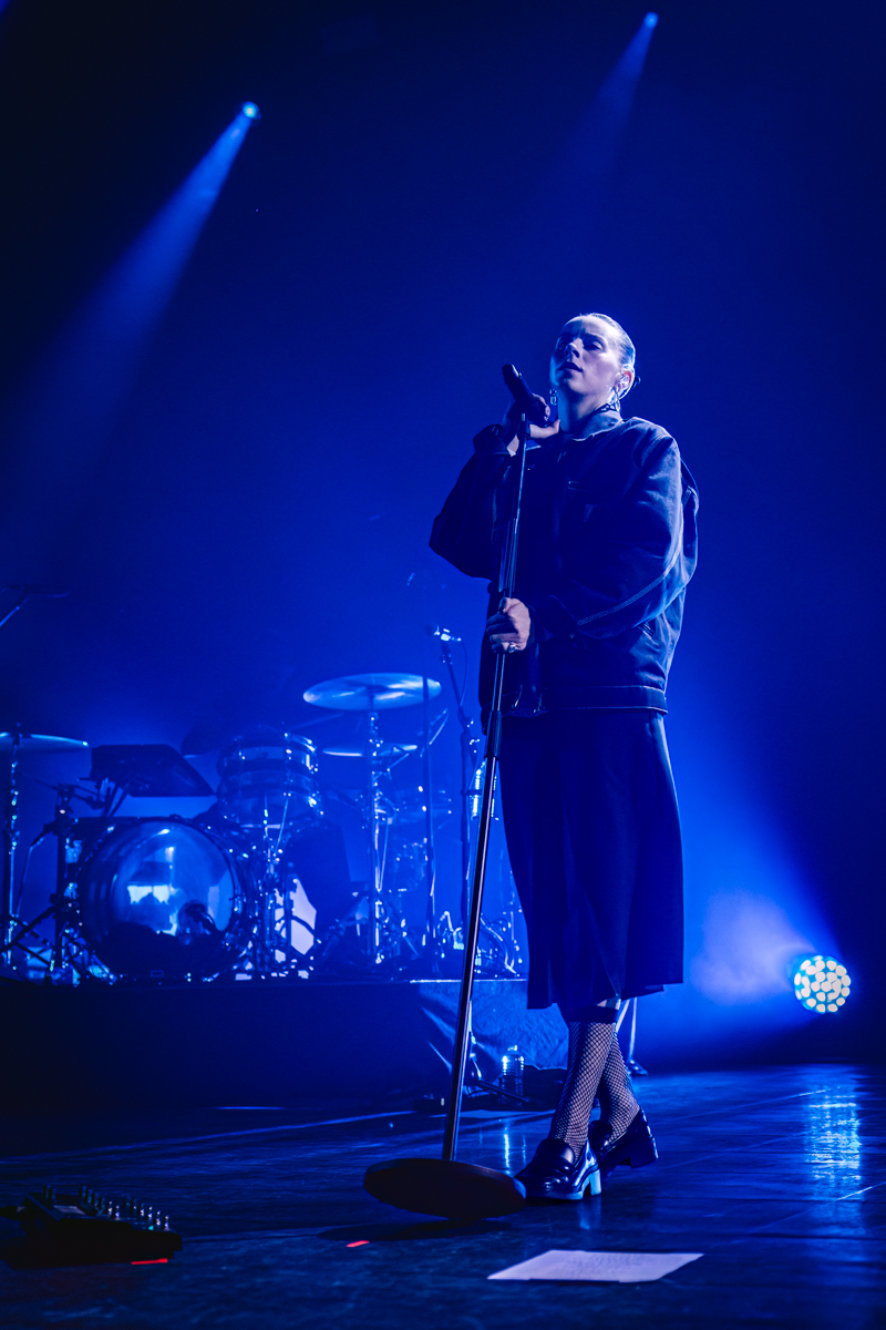 Pvris @ Ancienne Belgique, picture 2, photographed by Dorien Goetschalckx - FrontView Magazine