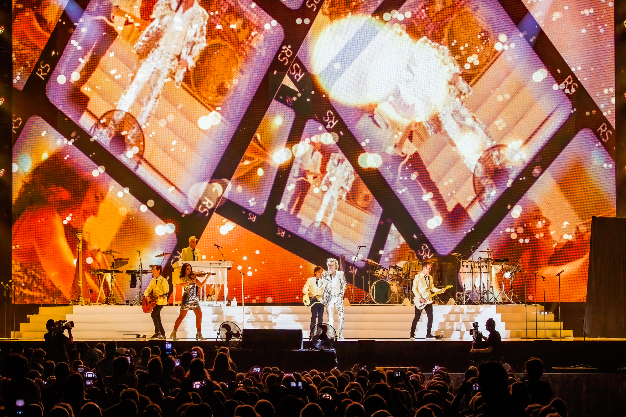 Rod Stewart in concert One Last Time, picture 7, photographed by Paul Jongeneelen - FrontView Magazine