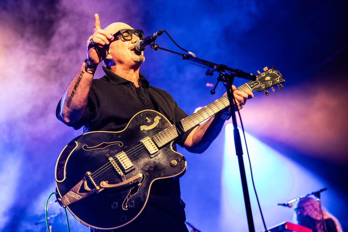 Huey Morgan - The Fun Lovin' Criminal @ Blues Peer, picture 6, photographed by Dorien Goetschalckx - FrontView Magazine