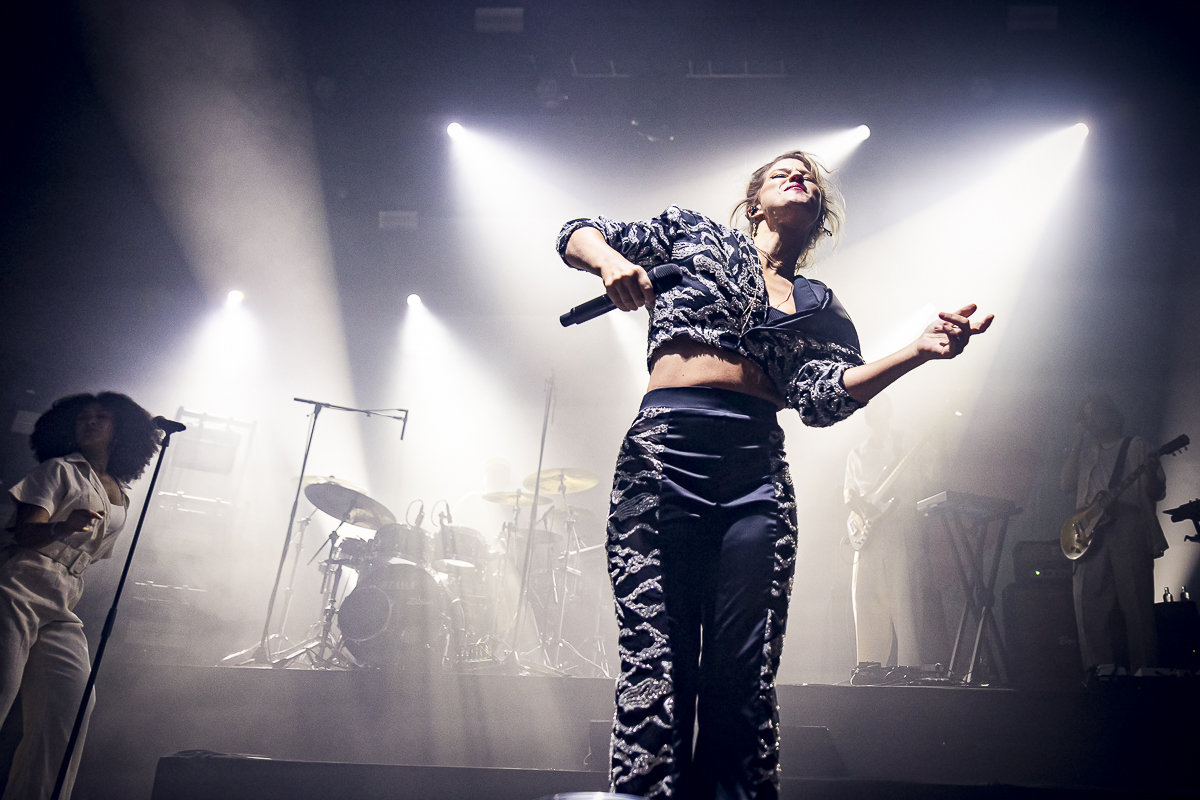 Selah Sue @ Gladiolen, picture 4, photographed by Peter Smet - FrontView Magazine