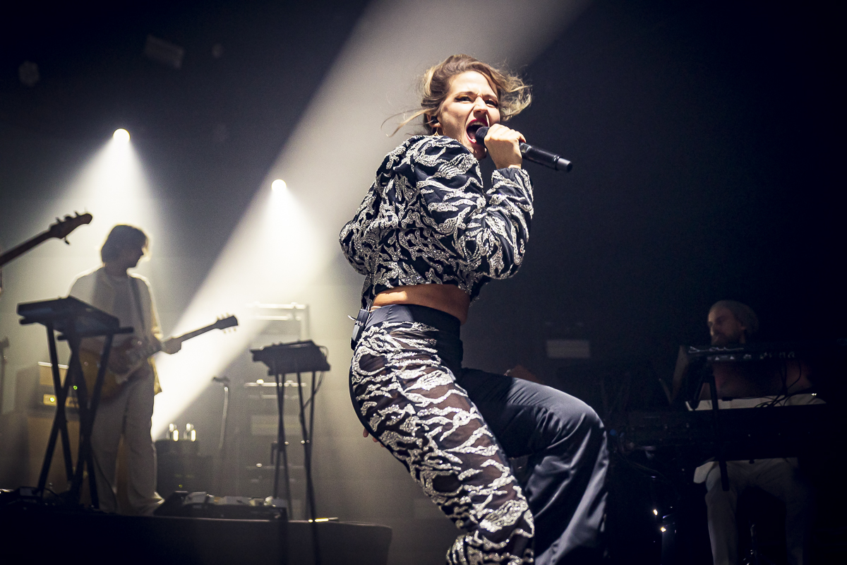 Selah Sue @ Gladiolen, picture 7, photographed by Peter Smet - FrontView Magazine