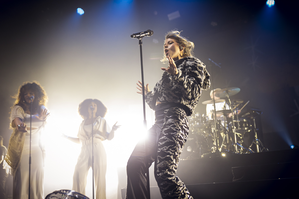 Selah Sue @ Gladiolen, picture 9, photographed by Peter Smet - FrontView Magazine