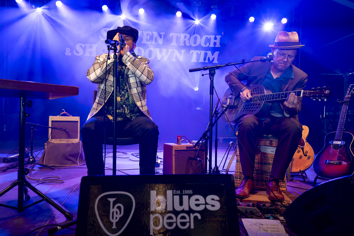 Steven Troch & Shakedown Tim @ Blues Peer Dag 3, picture 2, photographed by Luc Klinckaert - FrontView Magazine