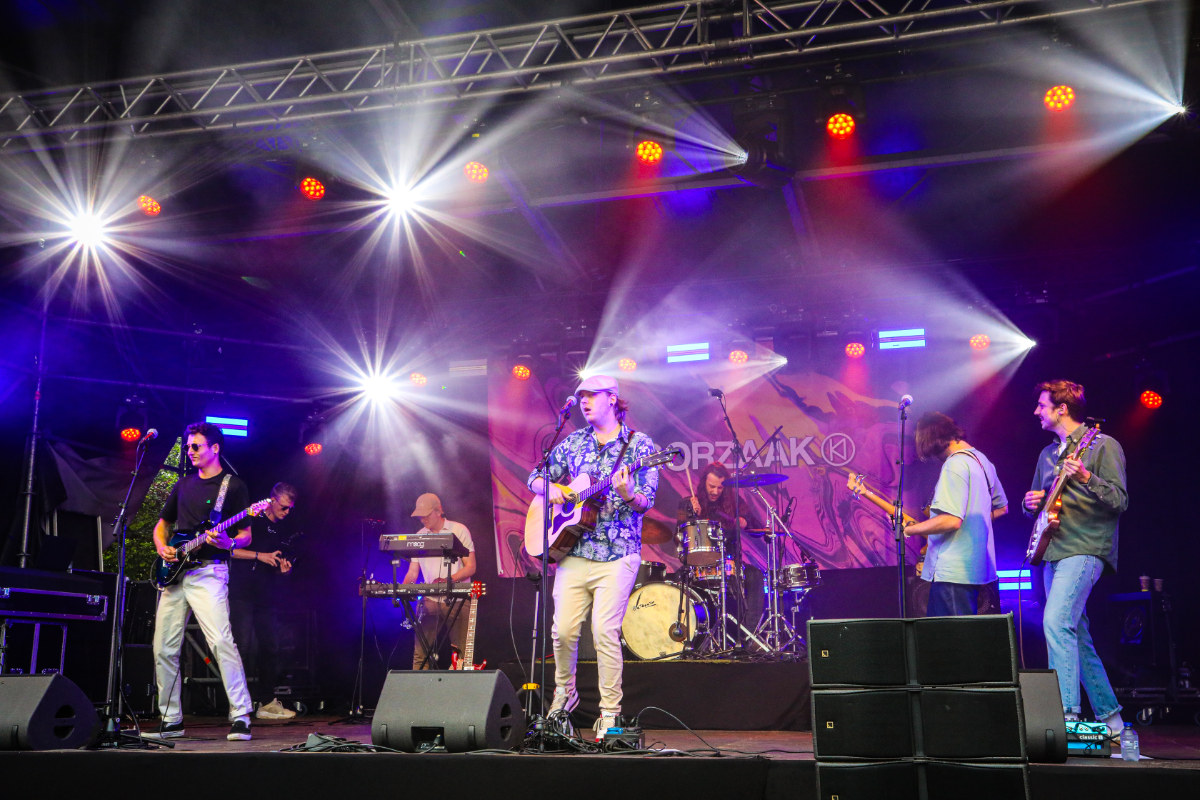 De Oorzaak @ Parkfeest Oosterhout, foto 6, foto's door Kitty van de Waart - FrontView Magazine