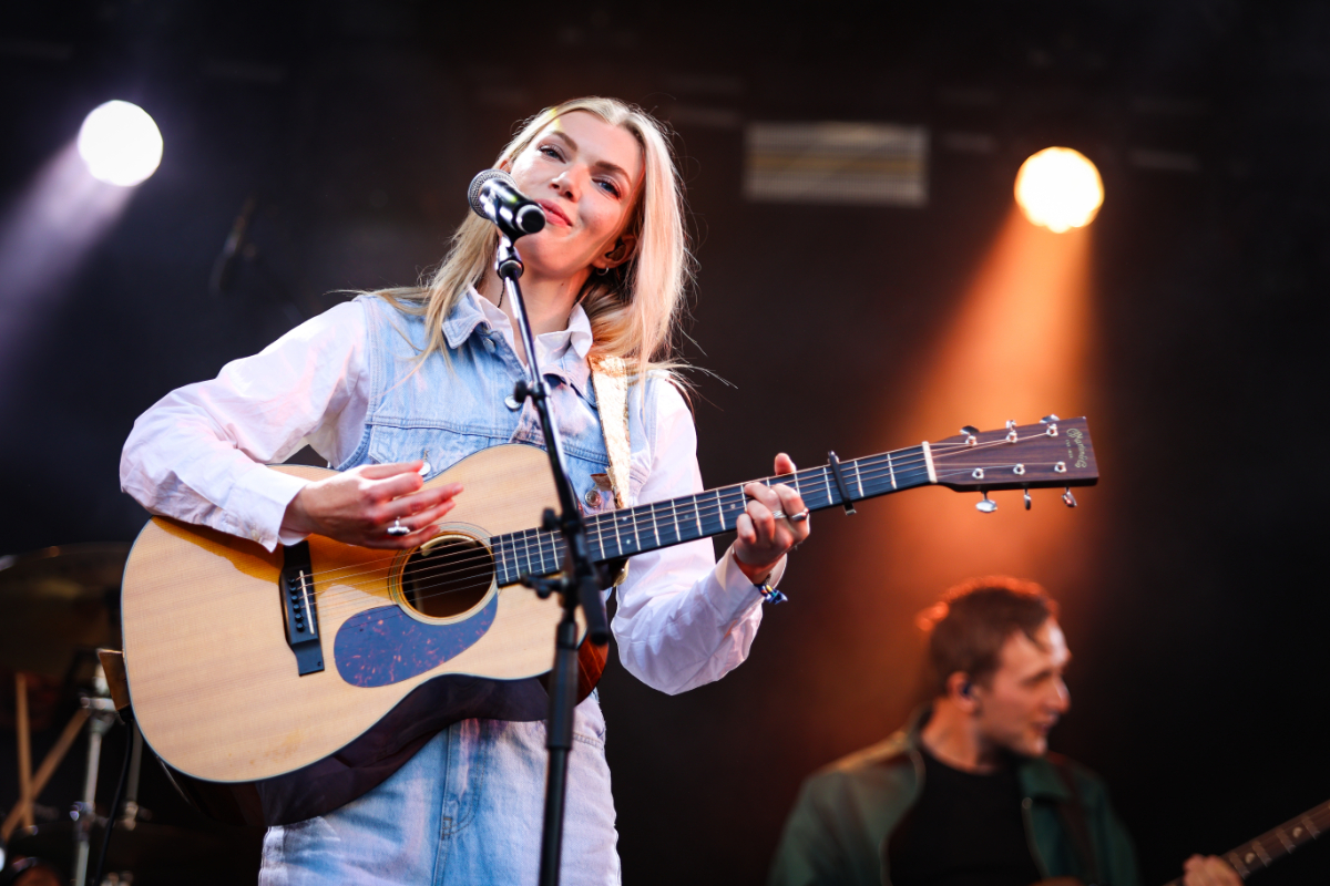 Hannah Mae @ Parkfeest Oosterhout, picture 3, photographed by Kitty van de Waart - FrontView Magazine