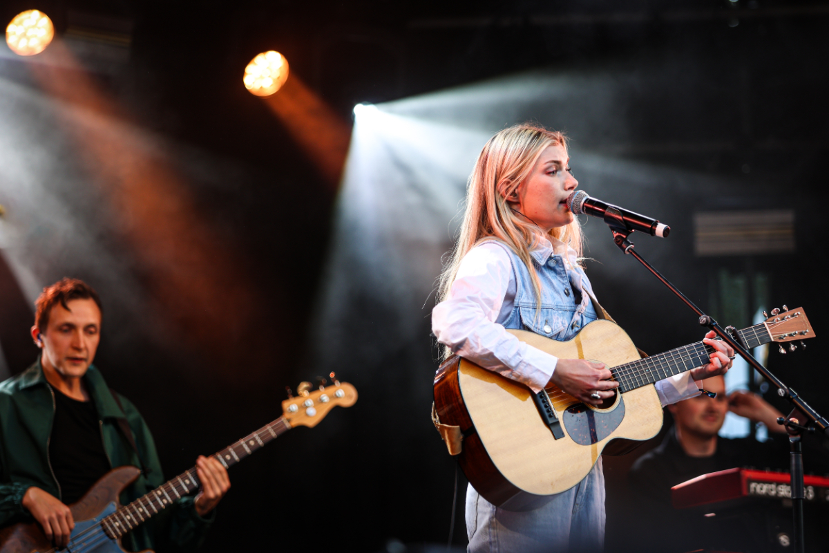 Hannah Mae @ Parkfeest Oosterhout, picture 4, photographed by Kitty van de Waart - FrontView Magazine