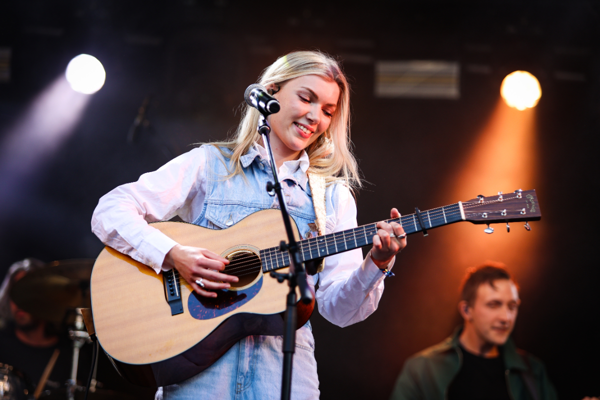 Hannah Mae @ Parkfeest Oosterhout, picture 5, photographed by Kitty van de Waart - FrontView Magazine