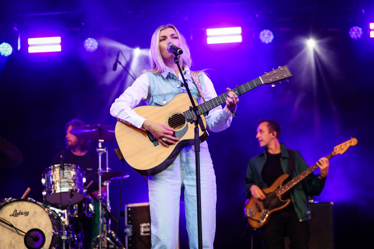Hannah Mae @ Parkfeest Oosterhout, picture 6, photographed by Kitty van de Waart - FrontView Magazine