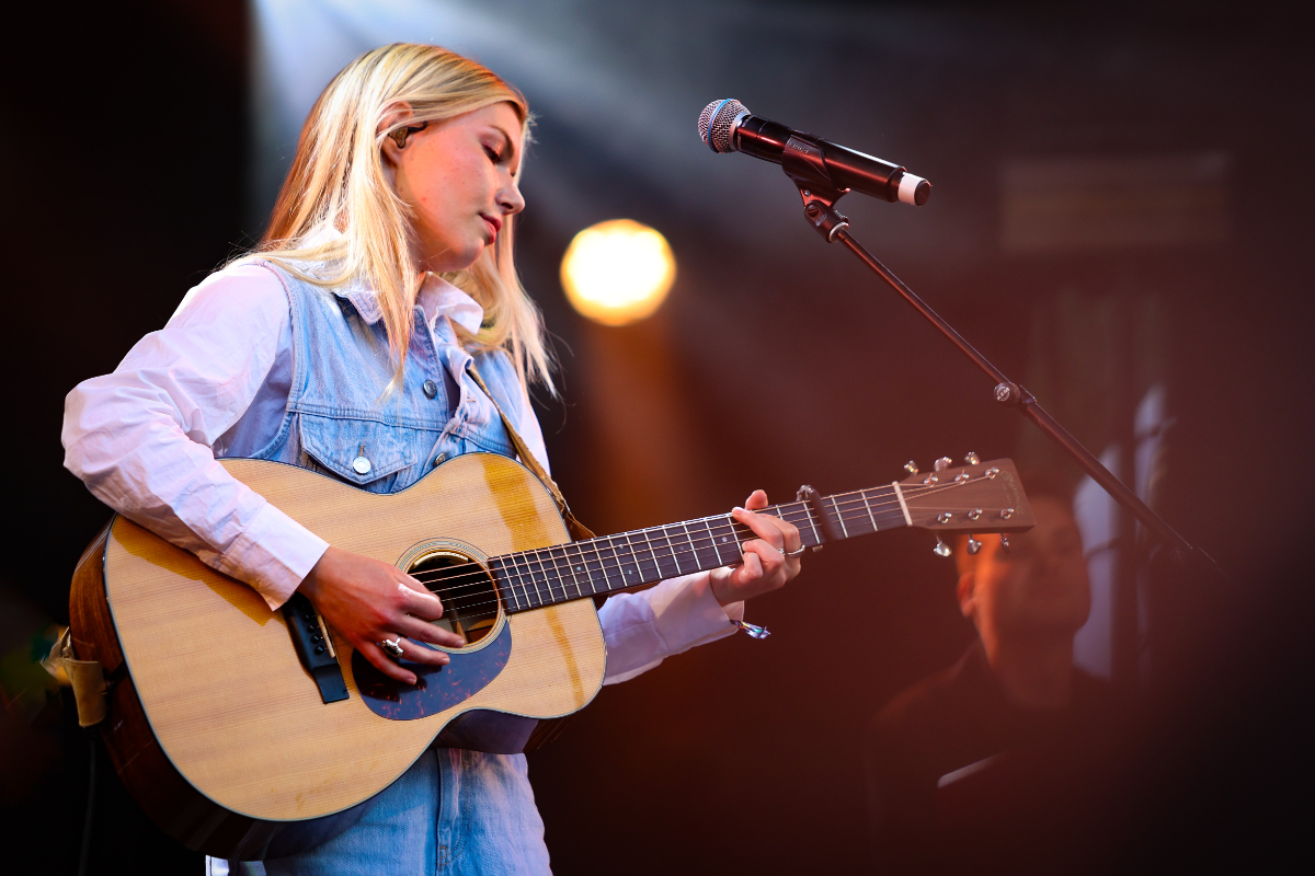 Hannah Mae @ Parkfeest Oosterhout, picture 10, photographed by Kitty van de Waart - FrontView Magazine