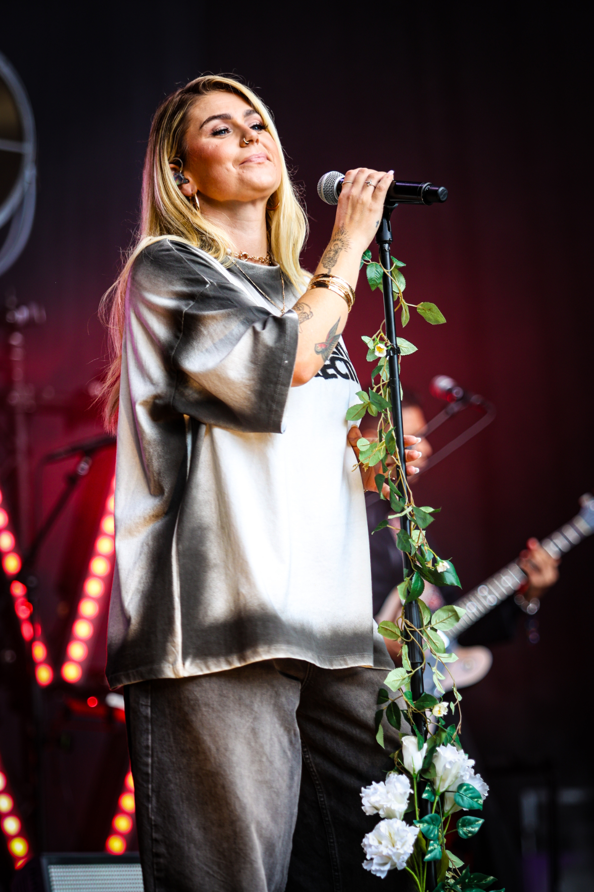 Roxeanne Hazes @ Parkfeest Oosterhout, picture 1, photographed by Kitty van de Waart - FrontView Magazine
