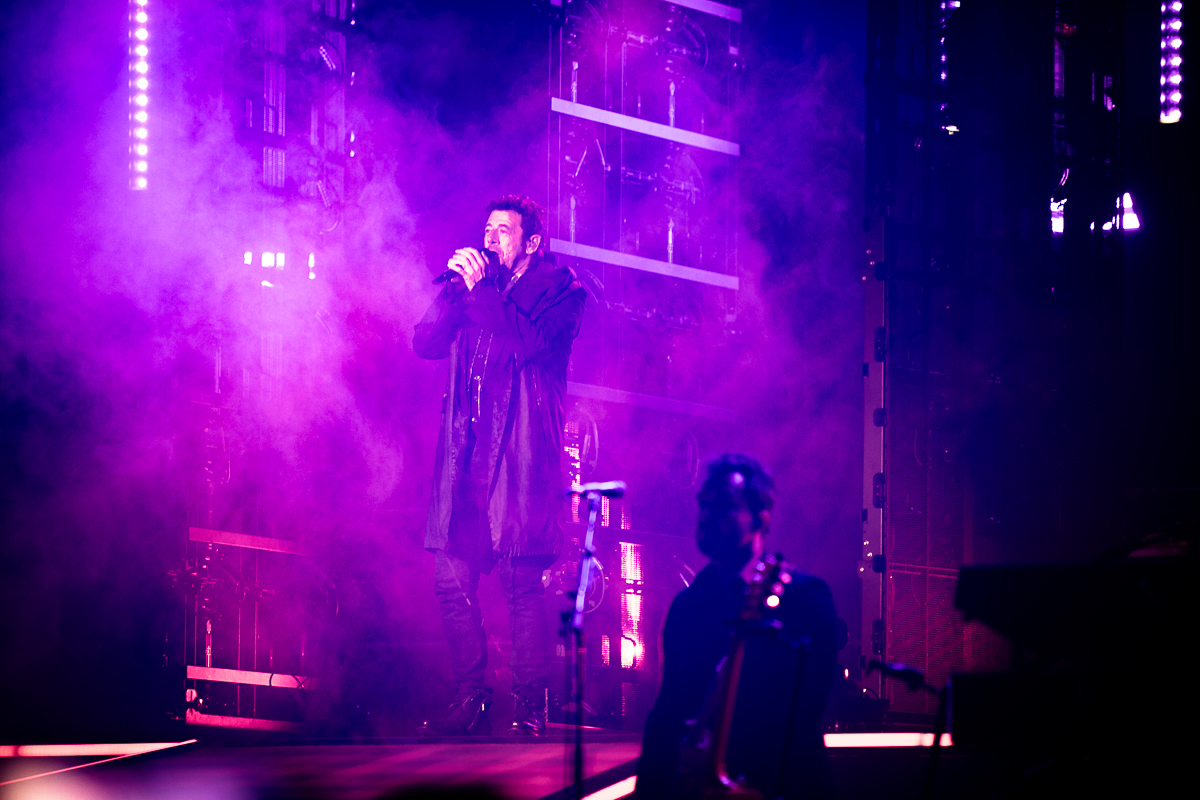 Patrick Bruel @ Zénith Lille, picture 1, photographed by Anais Callens - FrontView Magazine