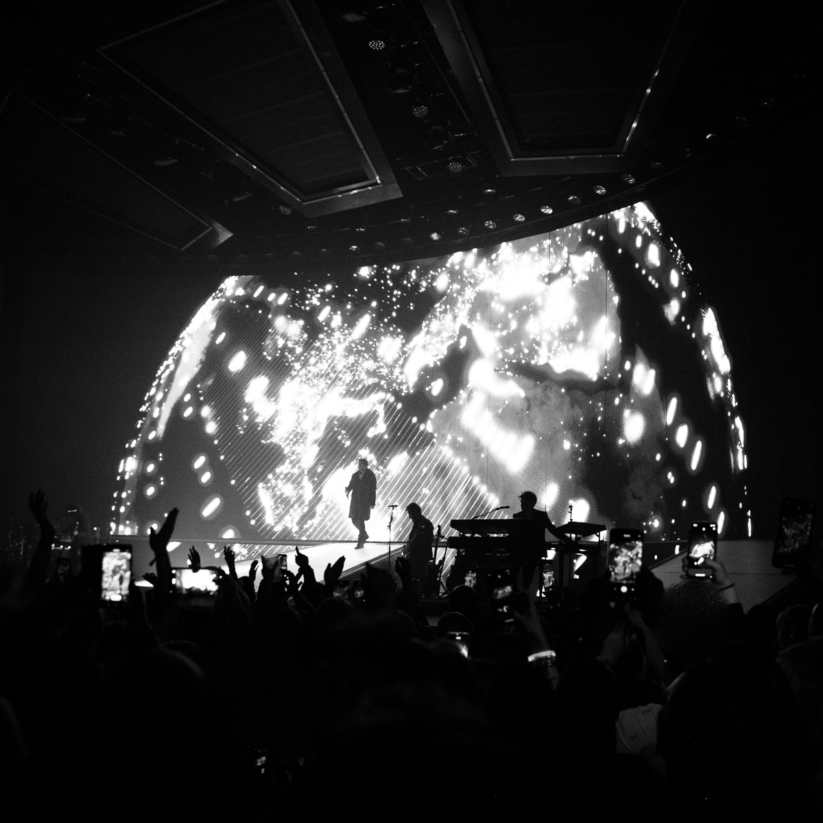 Patrick Bruel @ Zénith Lille, picture 7, photographed by Anais Callens - FrontView Magazine