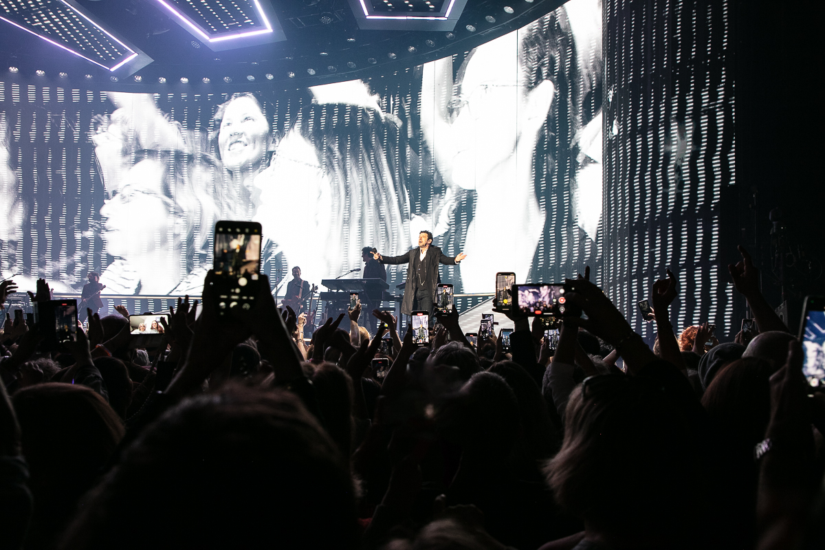 Patrick Bruel @ Zénith Lille, picture 13, photographed by Anais Callens - FrontView Magazine