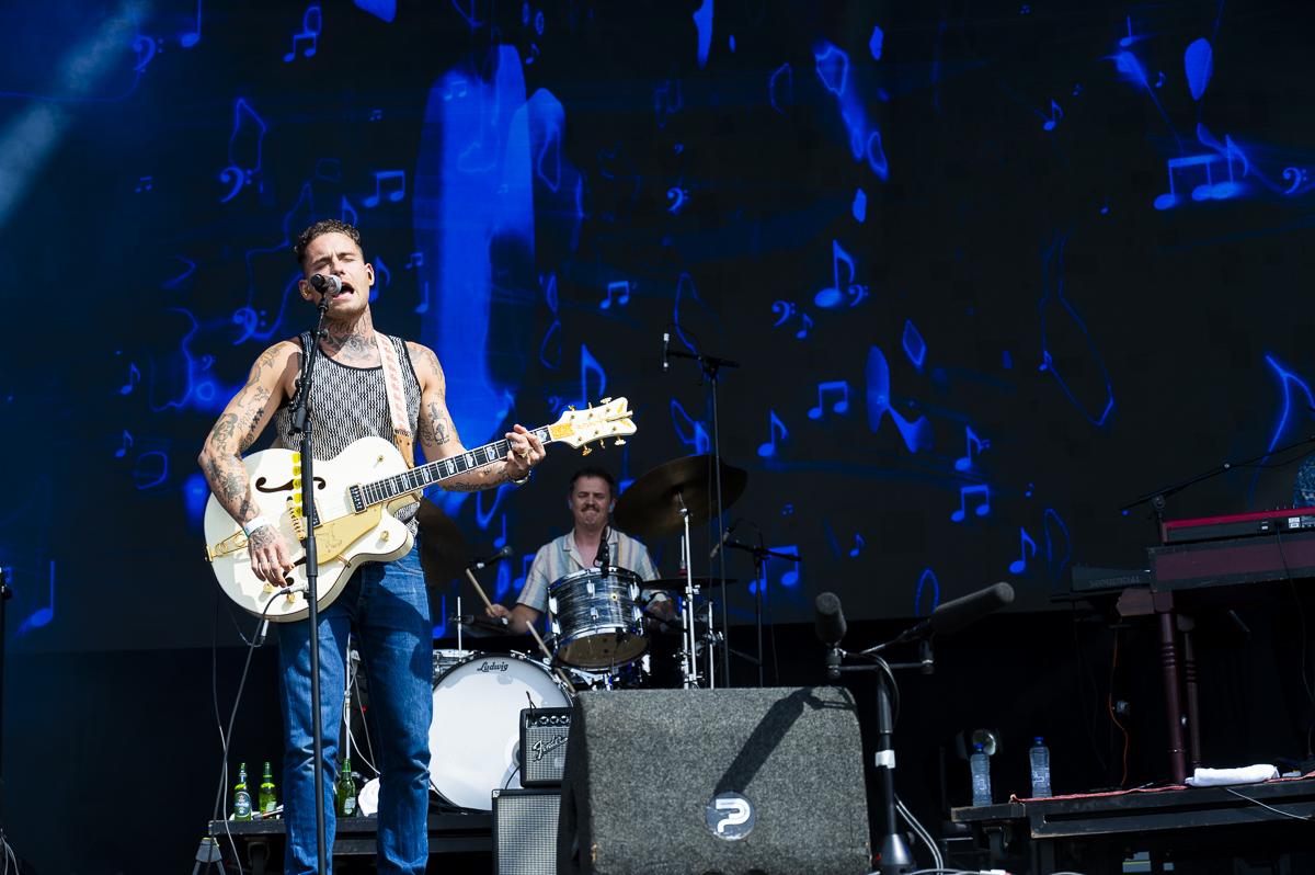 Douwe Bob @ Vestrock Dag 1, picture 3, photographed by Luc Klinckaert - FrontView Magazine