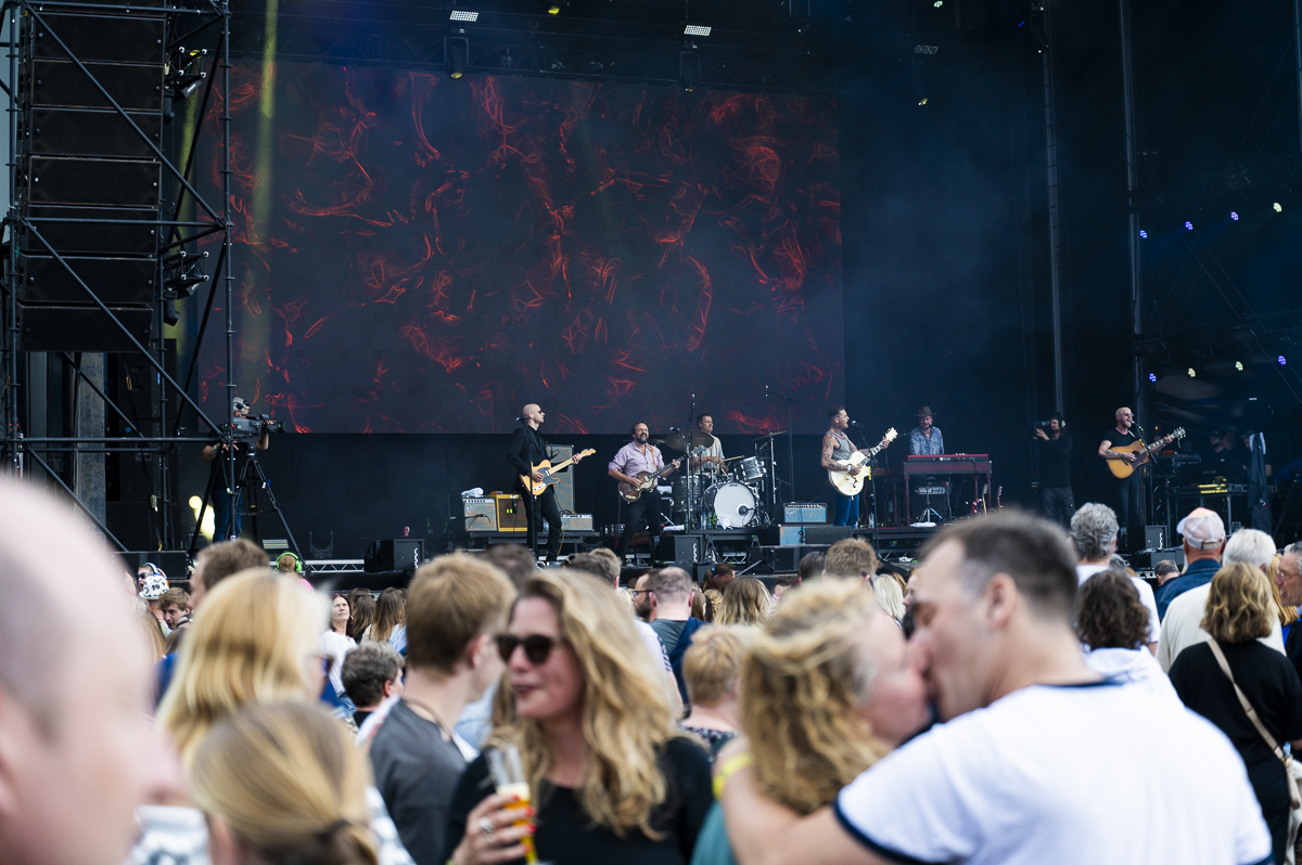 Douwe Bob @ Vestrock Dag 1, picture 4, photographed by Luc Klinckaert - FrontView Magazine