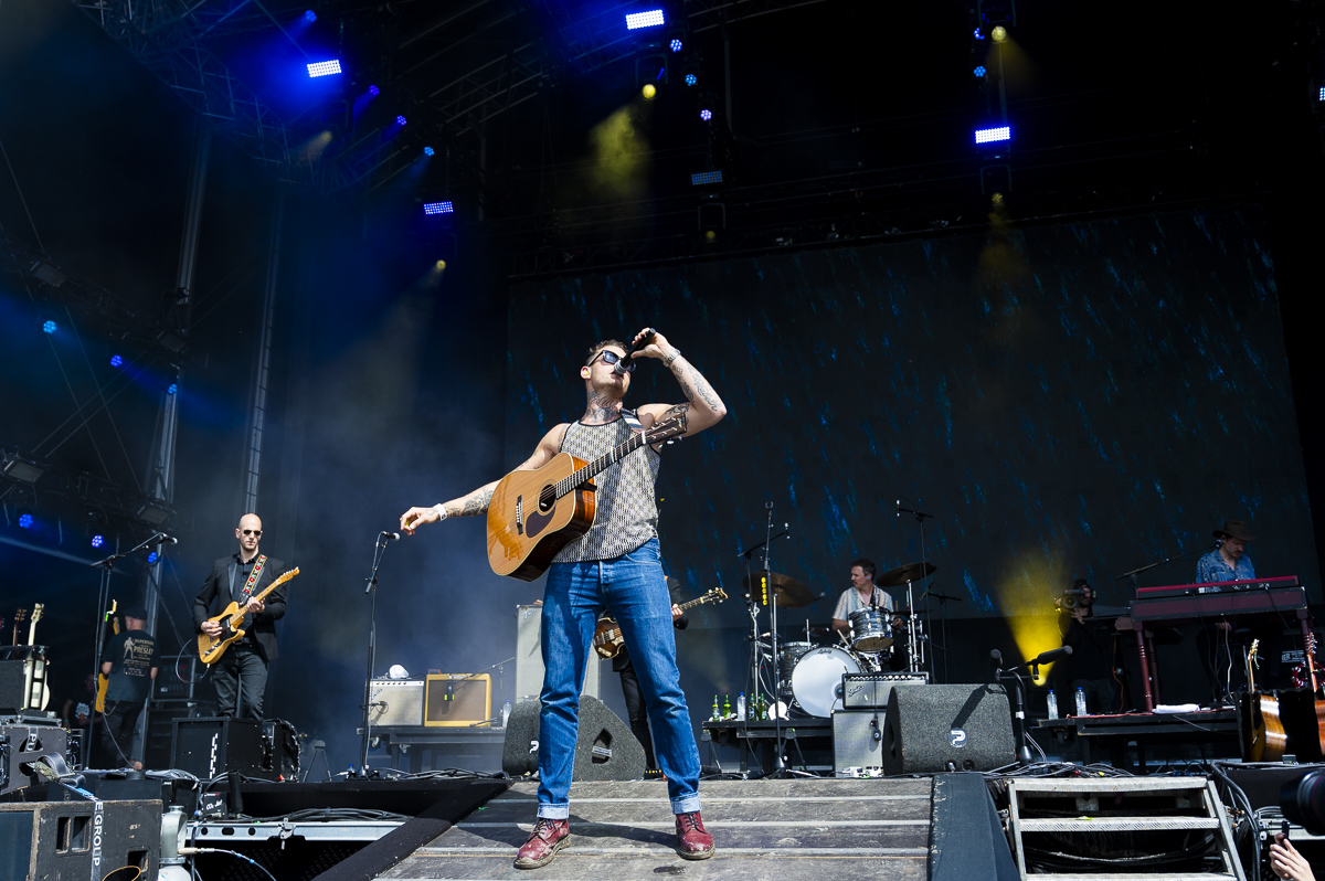 Douwe Bob @ Vestrock Dag 1, picture 5, photographed by Luc Klinckaert - FrontView Magazine