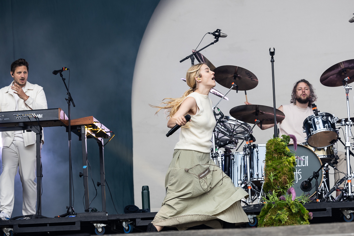 Pommelien Thijs @ Vestrock 2024 dag 2, picture 7, photographed by Marc Verdonck - FrontView Magazine