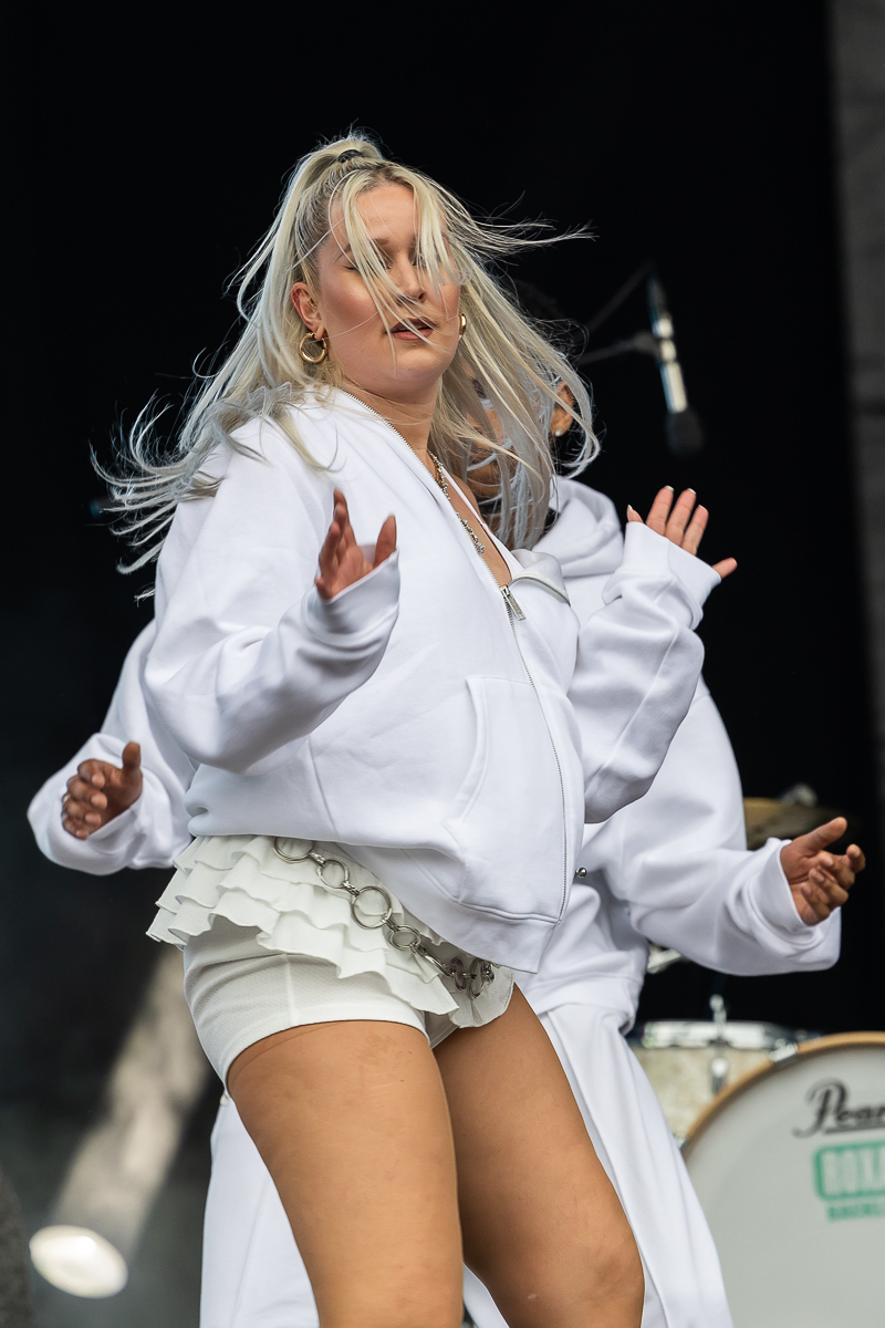 Yade Lauren @ Vestrock 2024 dag 2, picture 28, photographed by Marc Verdonck - FrontView Magazine
