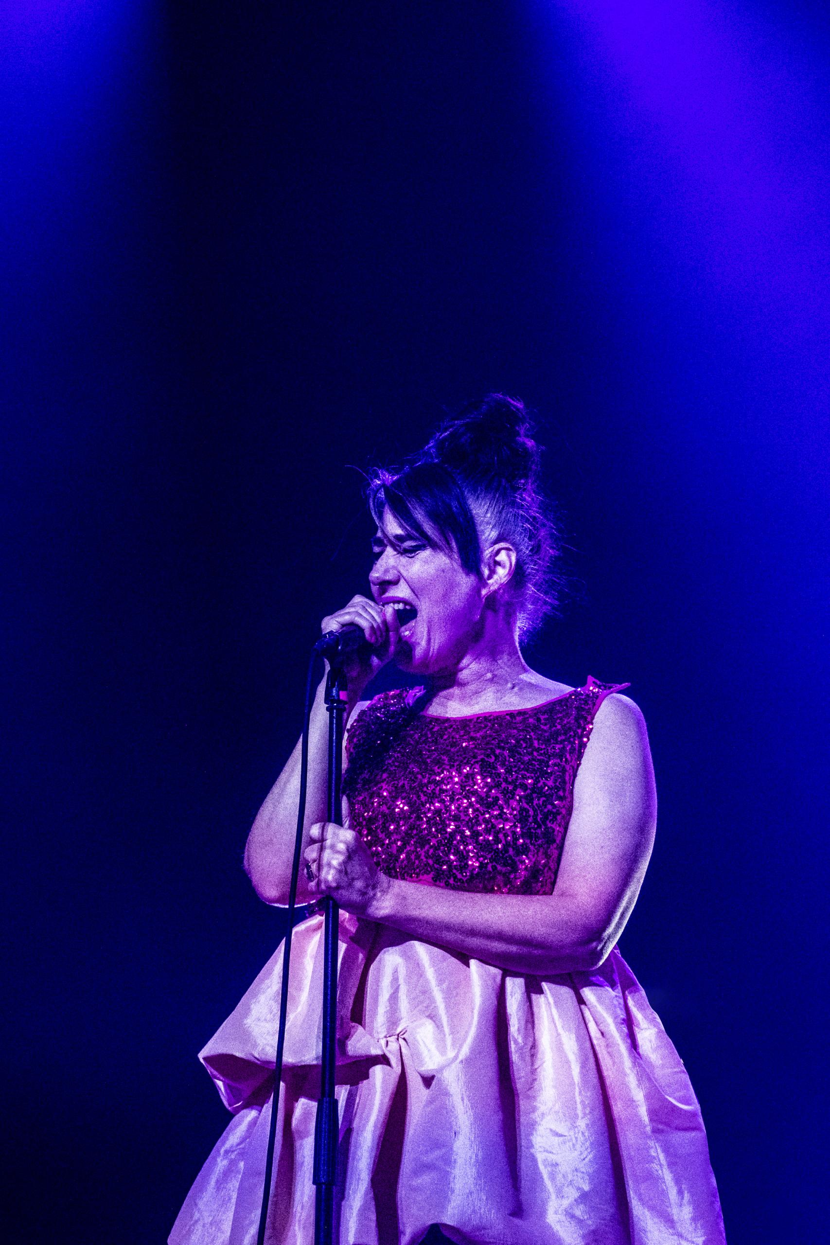 Bikini Kill @ de Roma, picture 1, photographed by Sandra Van Watermeulen - FrontView Magazine