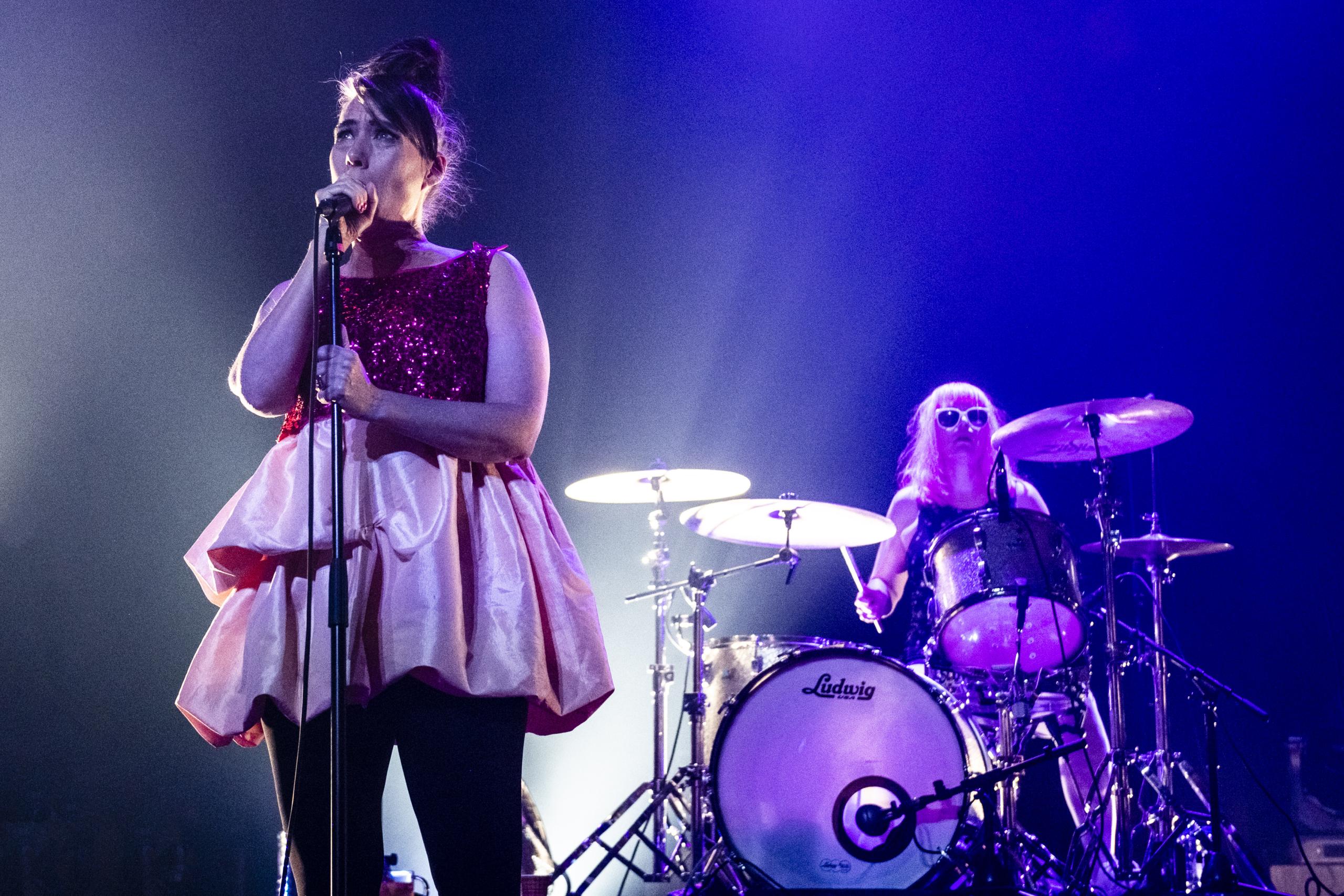 Bikini Kill @ de Roma, picture 2, photographed by Sandra Van Watermeulen - FrontView Magazine