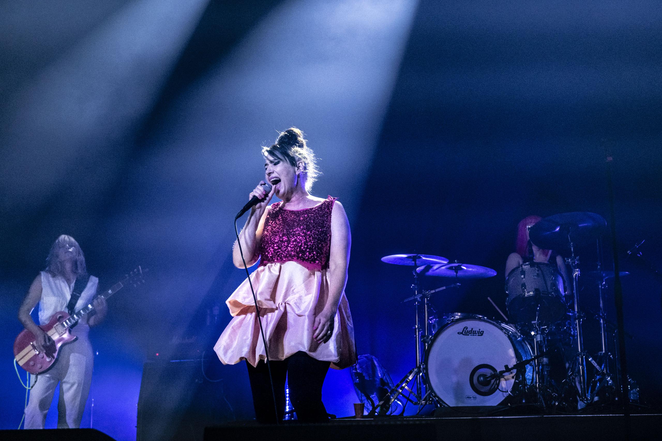 Bikini Kill @ de Roma, picture 4, photographed by Sandra Van Watermeulen - FrontView Magazine