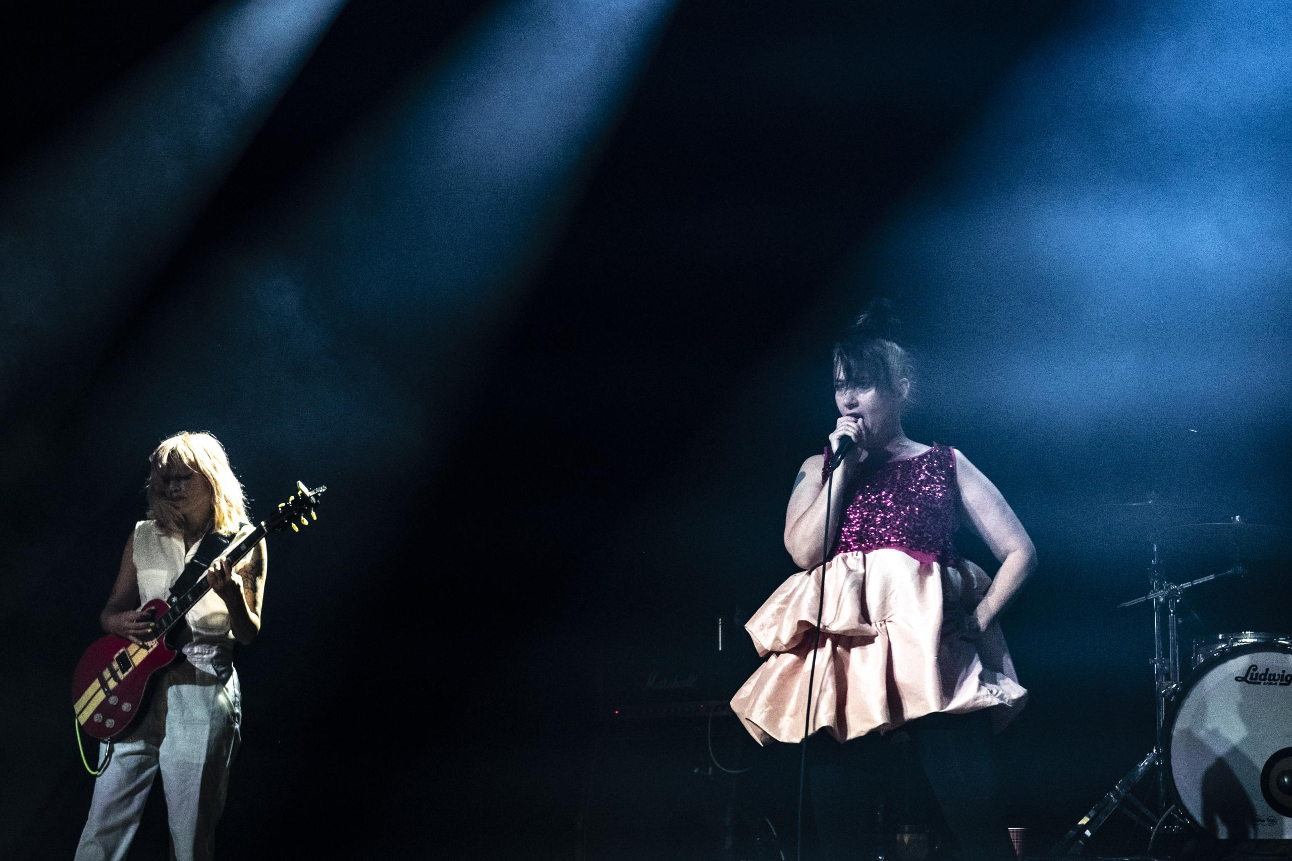 Bikini Kill @ de Roma, picture 7, photographed by Sandra Van Watermeulen - FrontView Magazine