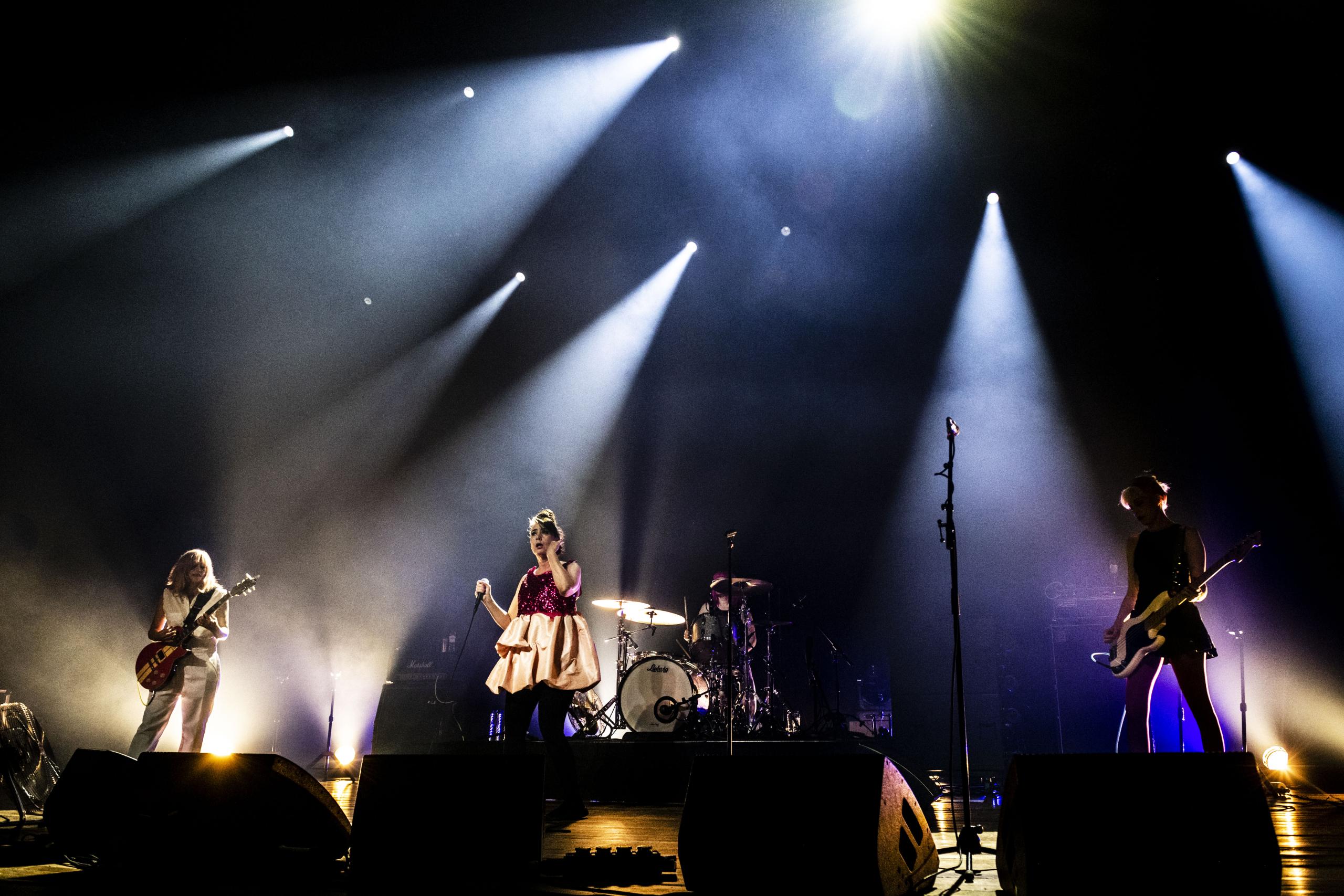 Bikini Kill @ de Roma, picture 8, photographed by Sandra Van Watermeulen - FrontView Magazine