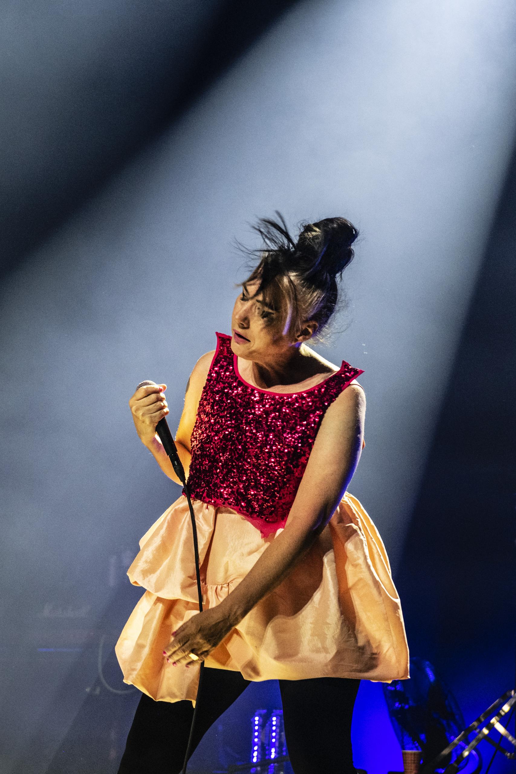 Bikini Kill @ de Roma, picture 9, photographed by Sandra Van Watermeulen - FrontView Magazine