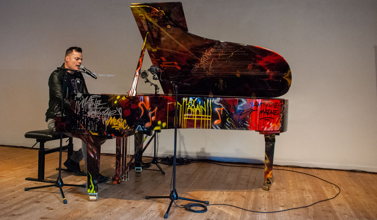 Showcase Marc Martel 'One Vision of Queen' @ Piano's Maene Brussel, picture 4, photographed by Peter Minnebo - FrontView Magazine