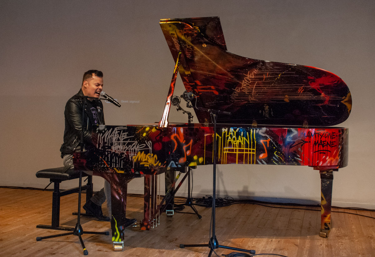 Showcase Marc Martel 'One Vision of Queen' @ Piano's Maene Brussel, picture 7, photographed by Peter Minnebo - FrontView Magazine