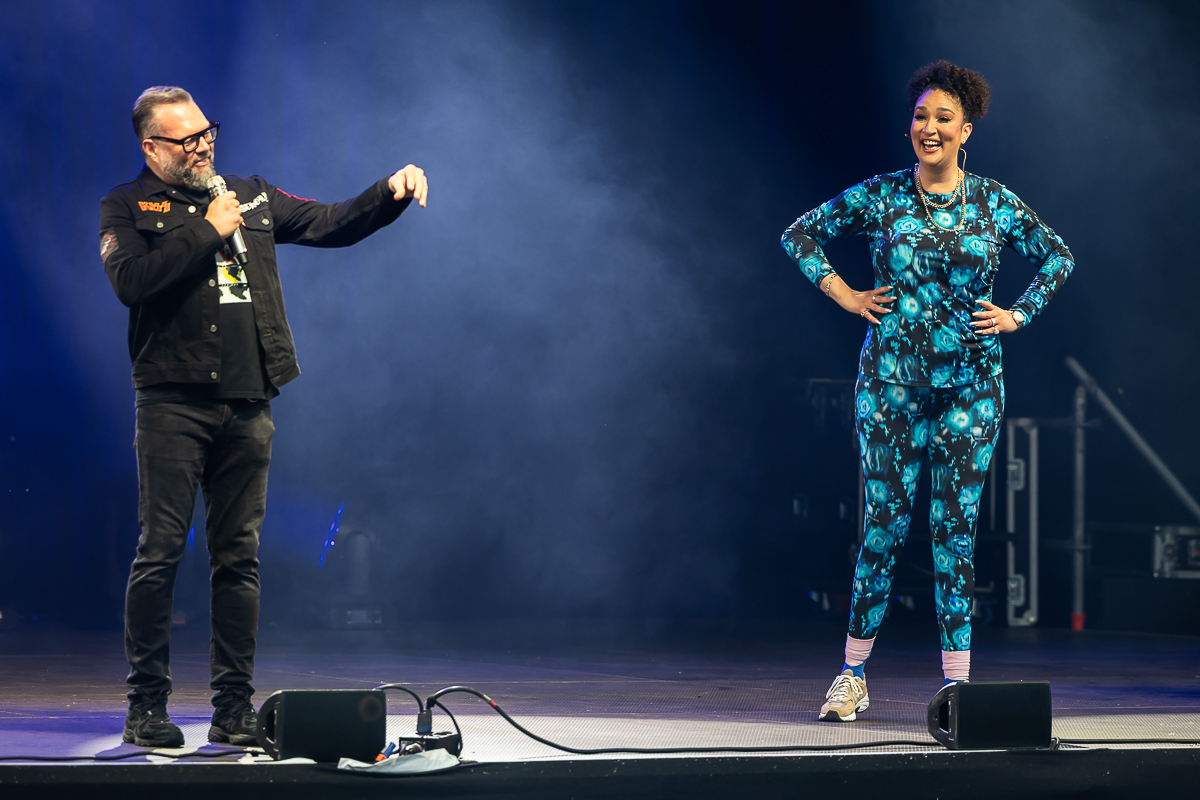 Soundos & Alex Agnew @ OLT Rivierenhof, picture 3, photographed by Marc Verdonck - FrontView Magazine