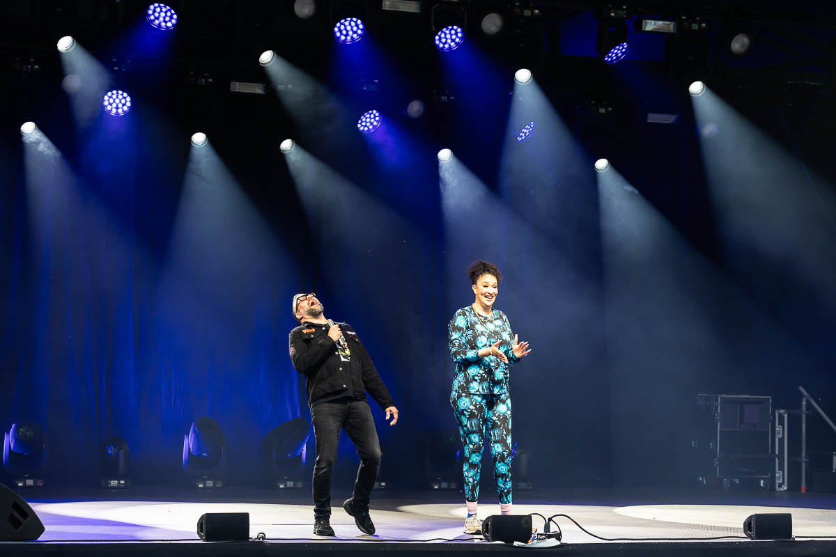 Soundos & Alex Agnew @ OLT Rivierenhof, picture 4, photographed by Marc Verdonck - FrontView Magazine
