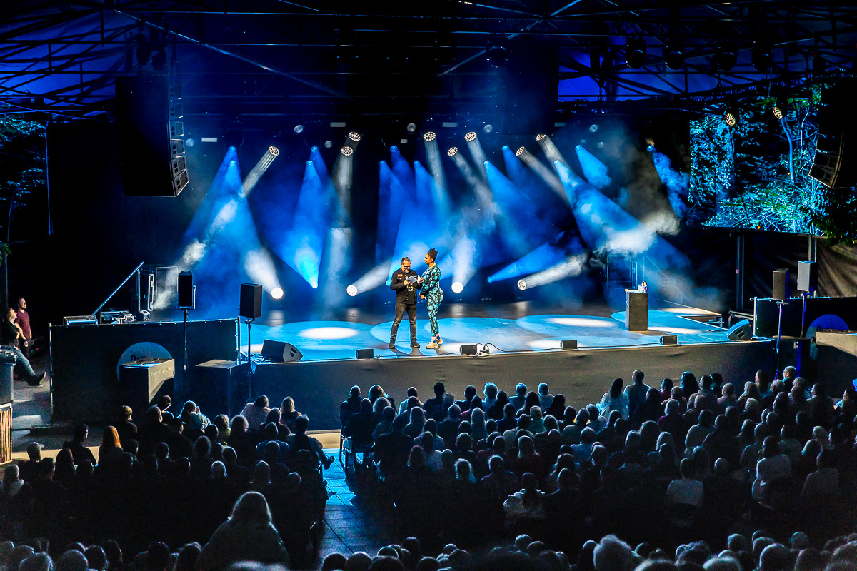 Soundos & Alex Agnew @ OLT Rivierenhof, picture 17, photographed by Marc Verdonck - FrontView Magazine