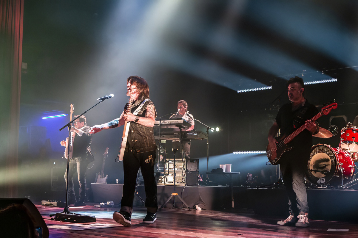 Juanes @ De Roma, picture 6, photographed by Edwin Houdevelt - FrontView Magazine