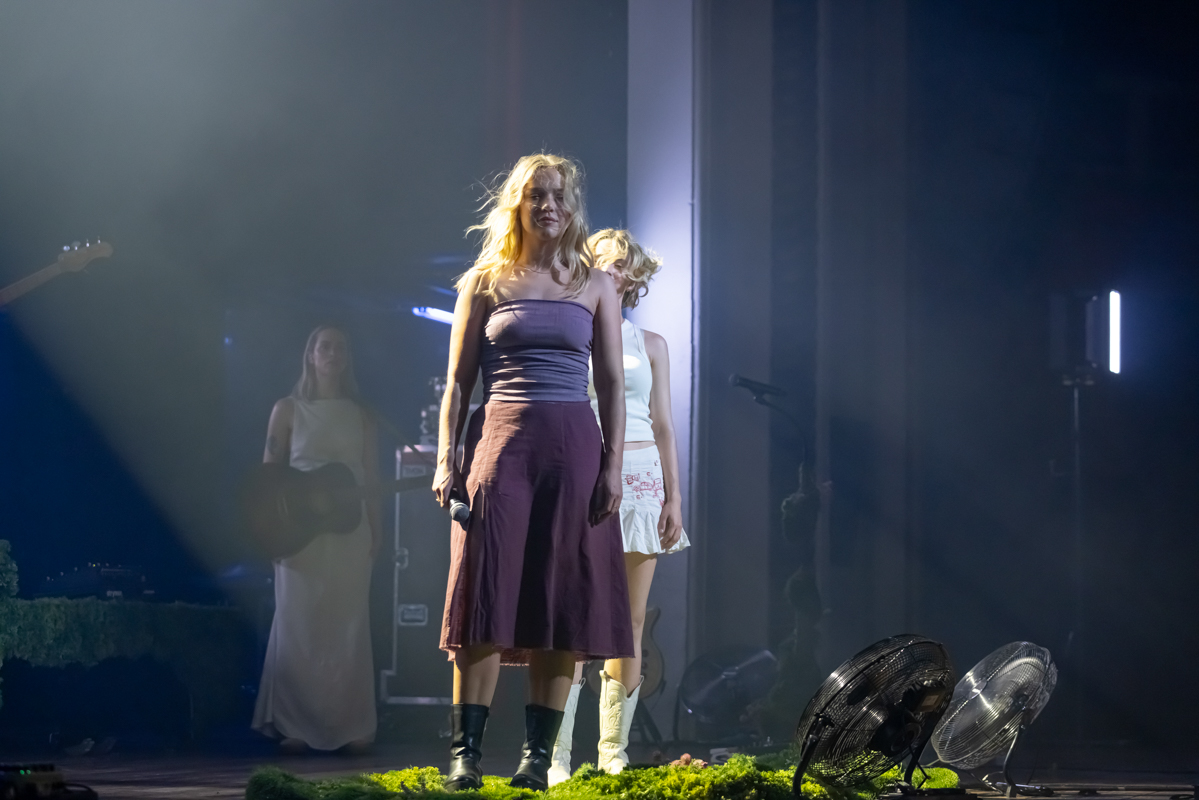 Pommelien Thijs @ De Roma, picture 26, photographed by dirk janssens - FrontView Magazine
