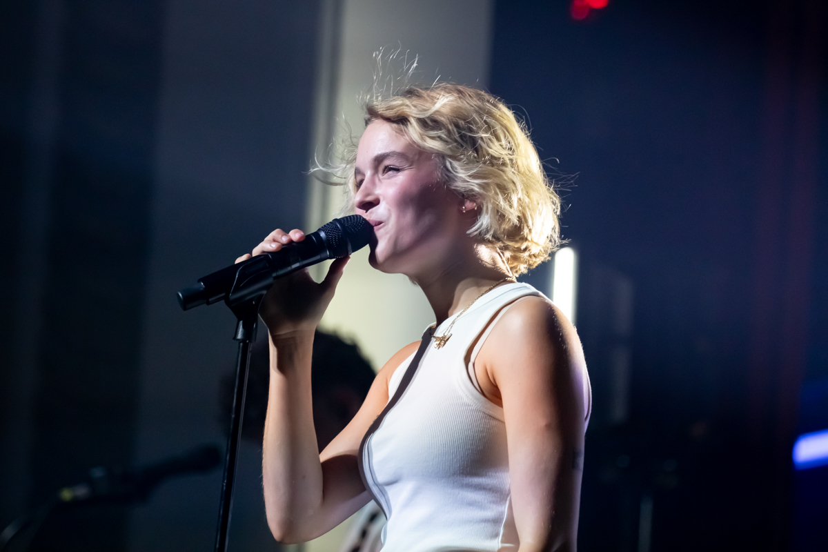 Pommelien Thijs @ De Roma, picture 36, photographed by dirk janssens - FrontView Magazine