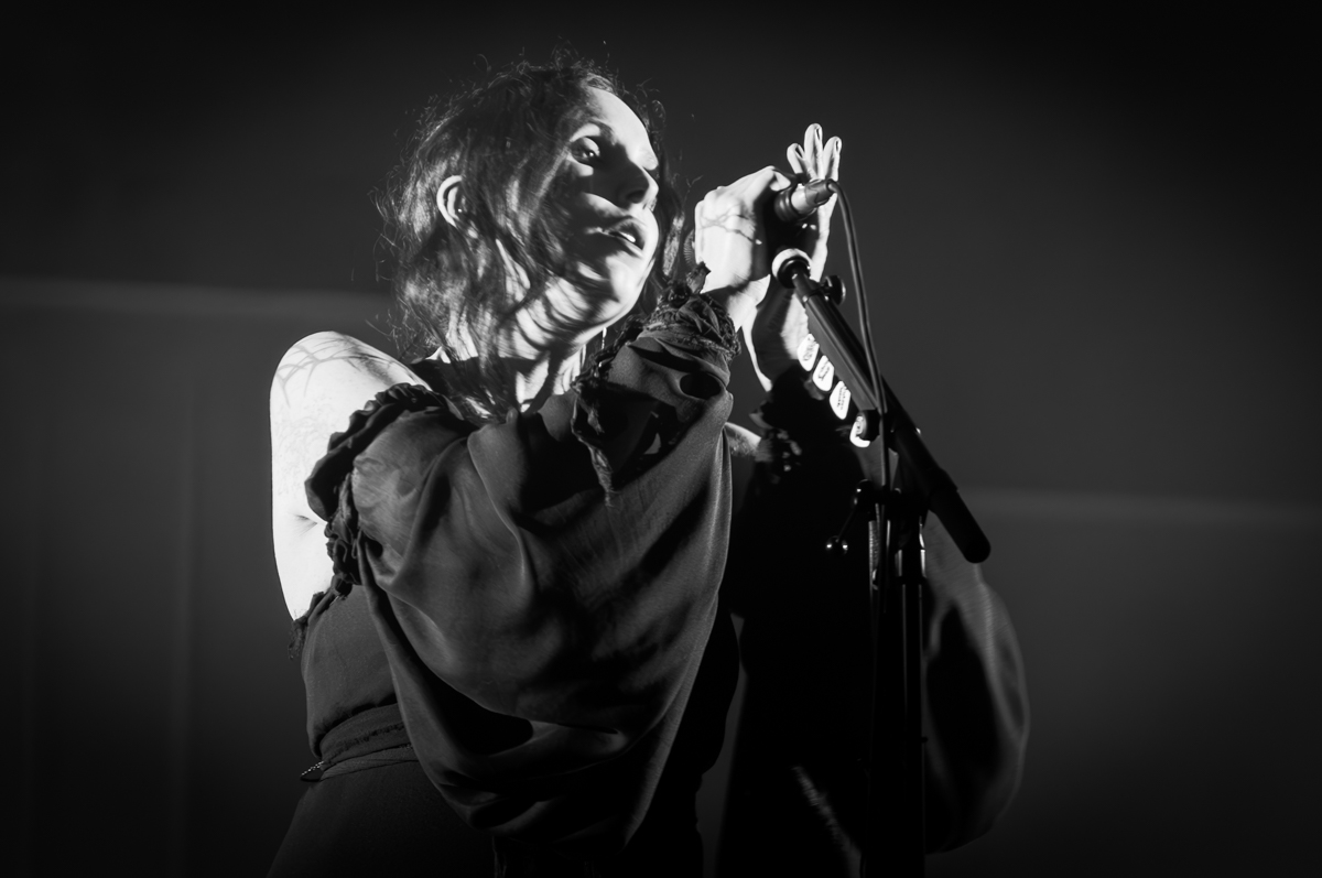 Chelsea Wolfs @ Ancienne Belgique, picture 4, photographed by Jurgen Van De Maele - FrontView Magazine
