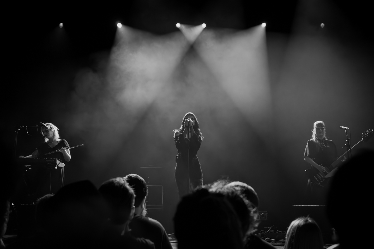 Kælan Mikla @ Ancienne Belgique, picture 3, photographed by Jurgen Van De Maele - FrontView Magazine