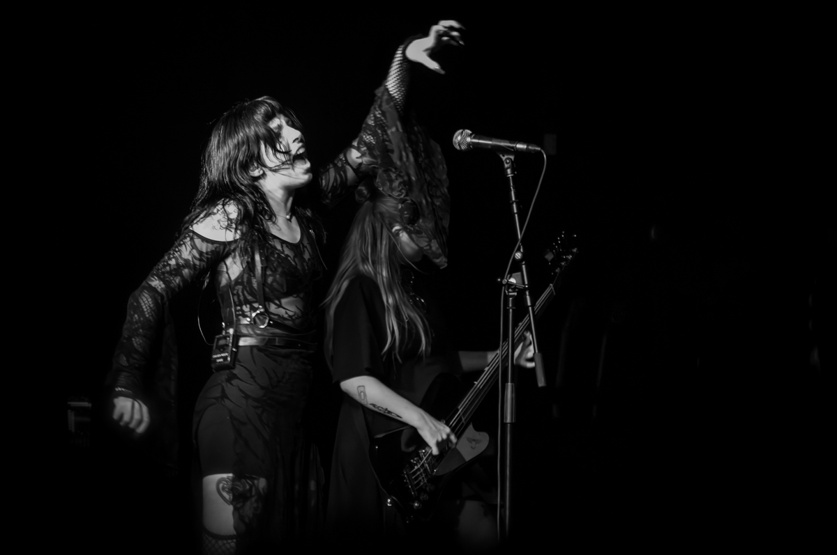 Kælan Mikla @ Ancienne Belgique, picture 13, photographed by Jurgen Van De Maele - FrontView Magazine