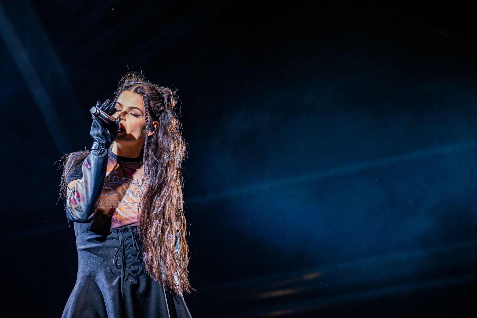 Davina Michelle @ Genk on stage, picture 2, photographed by Leen Verlinden - FrontView Magazine