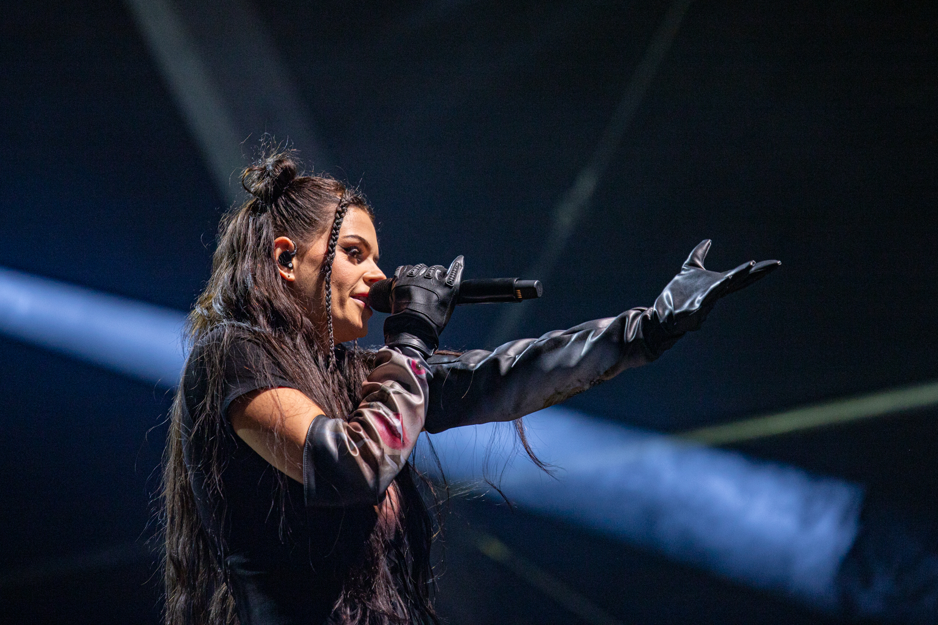 Davina Michelle @ Genk on stage, picture 4, photographed by Leen Verlinden - FrontView Magazine
