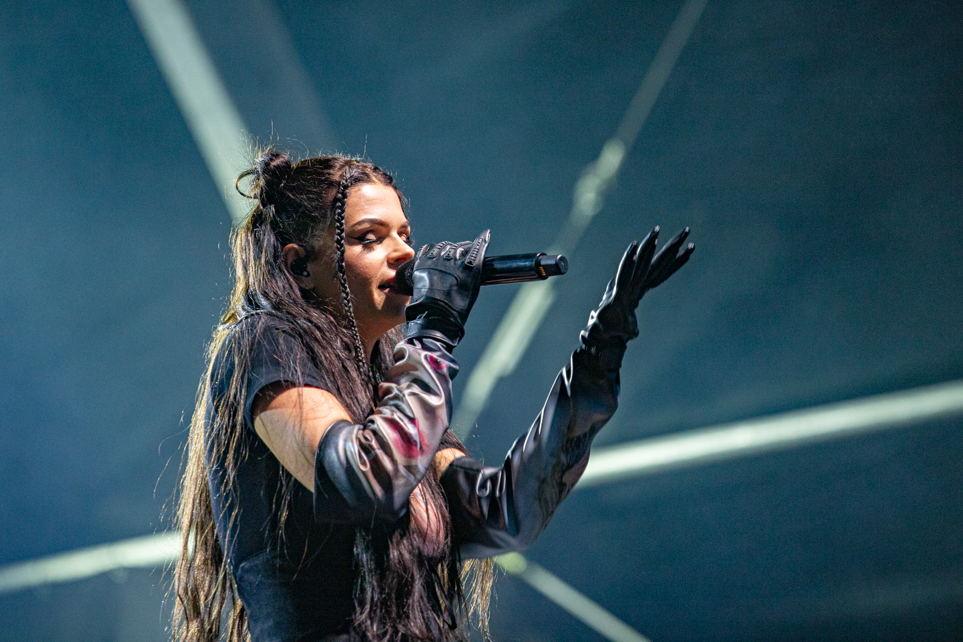 Davina Michelle @ Genk on stage, picture 5, photographed by Leen Verlinden - FrontView Magazine